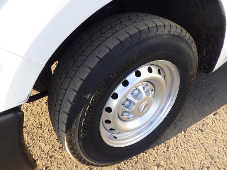 2014-nissan-nv2500hd-image-13