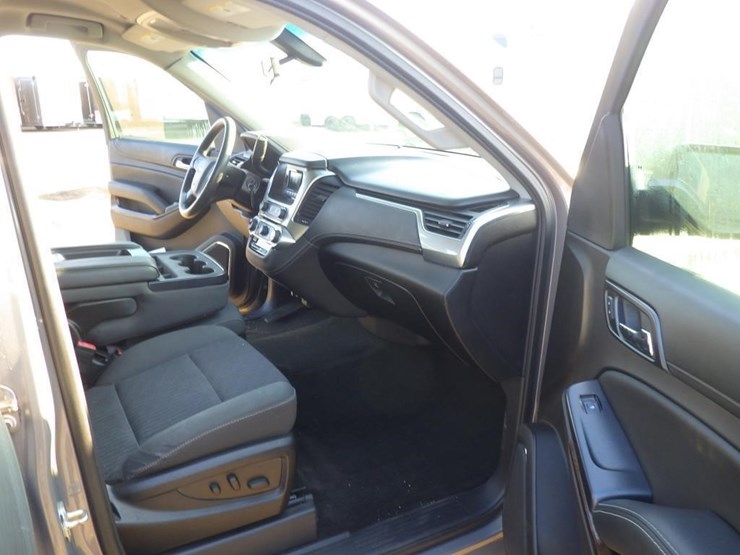 2017-chevrolet-tahoe-image-6