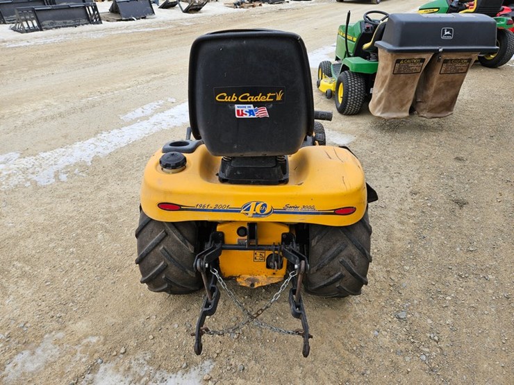 2001-cub-cadet-3240-image-4