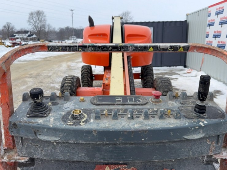 2015-jlg-400s-image-4