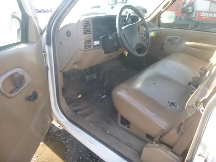 1995-gmc-2500-image-8