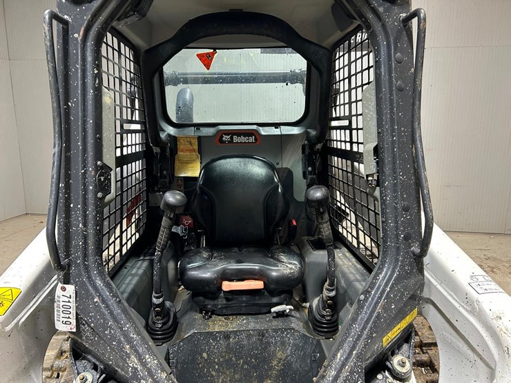 2020-bobcat-t64-image-19