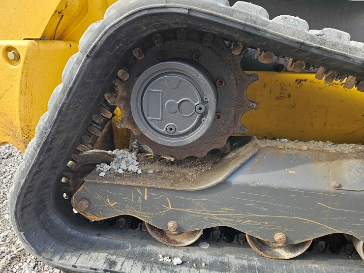 2020-new-holland-c345-image-15