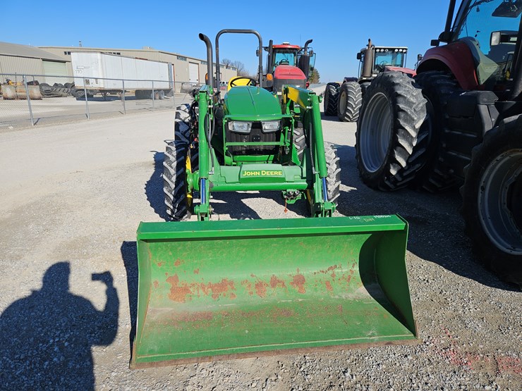 2018-john-deere-5075e-image-2