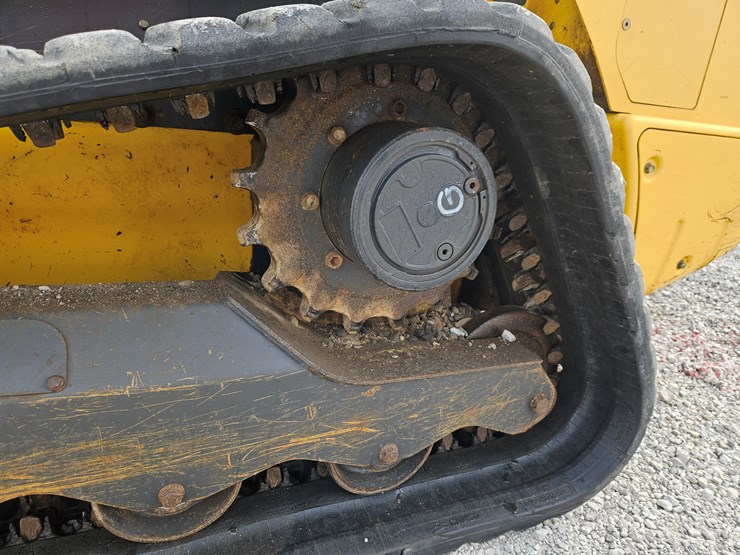 2020-new-holland-c345-image-22