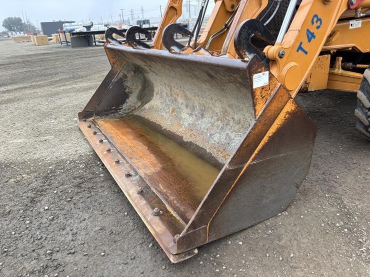 2011-case-570m-xt-image-9