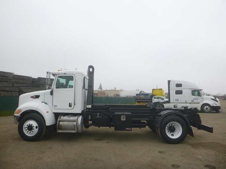 2011-peterbilt-337-image-5