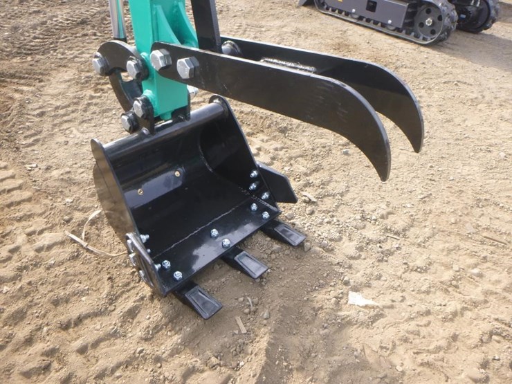 2025-agt-h15r-hydraulic-excavator-image-9