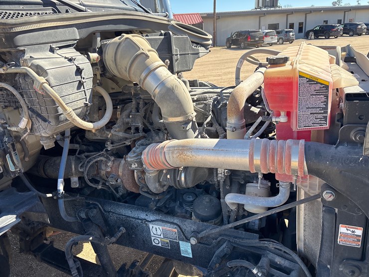 2024-kenworth-t880-image-22