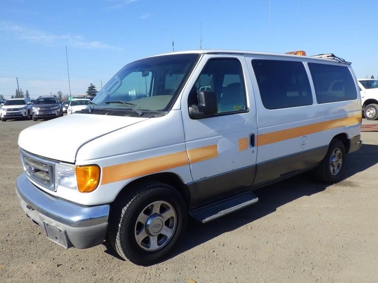 2006-ford-cargo-image-1