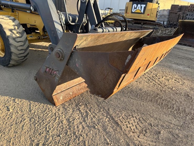 2020-deere-210l-image-10