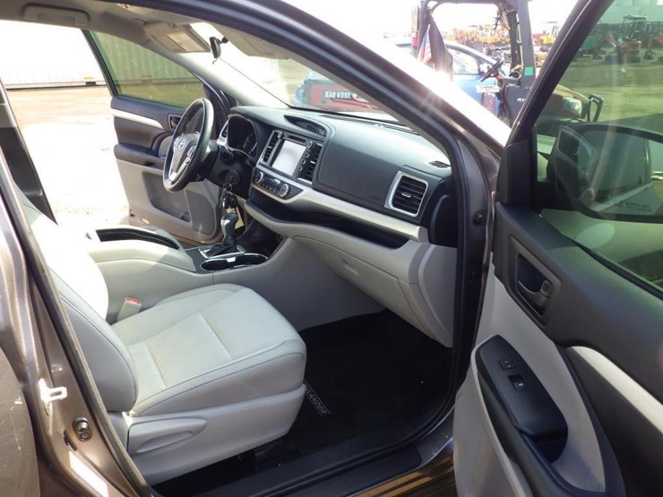 2017-toyota-highlander-image-6