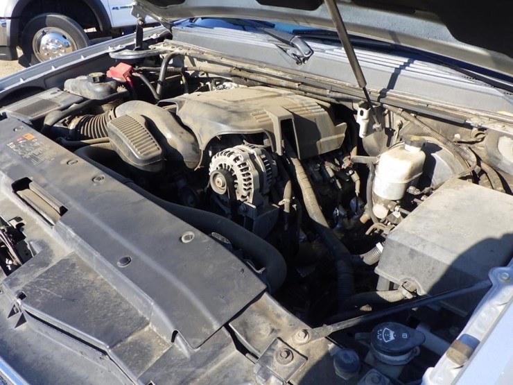 2014-chevrolet-suburban-image-10