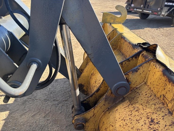 2010-deere-310j-image-12