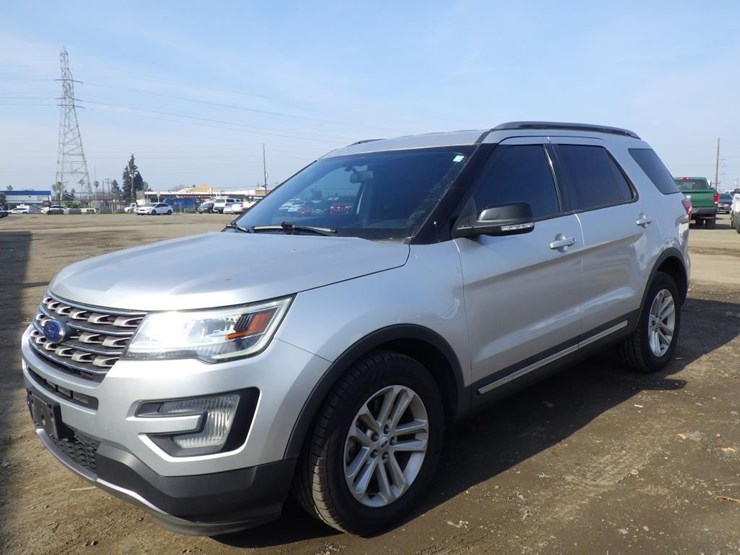 2017-ford-explorer-image-1