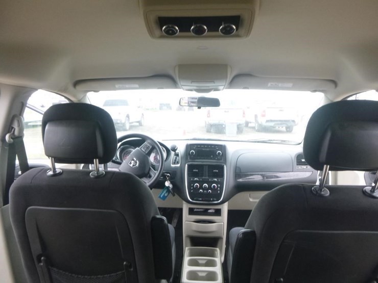 2014-dodge-grand-caravan-image-17