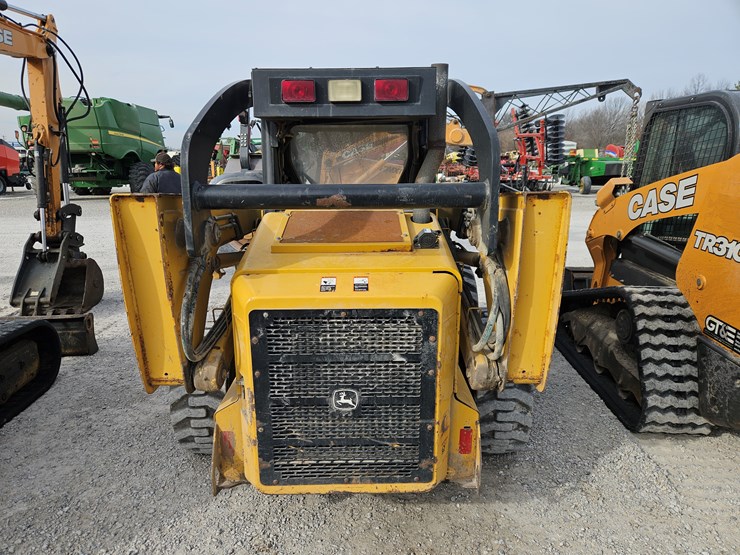 2006-john-deere-325-image-15