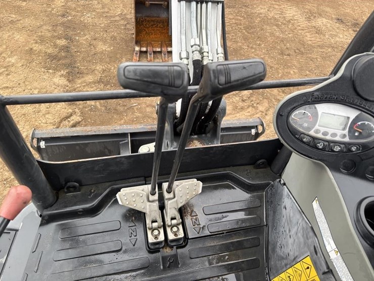 2021-bobcat-e26-image-28