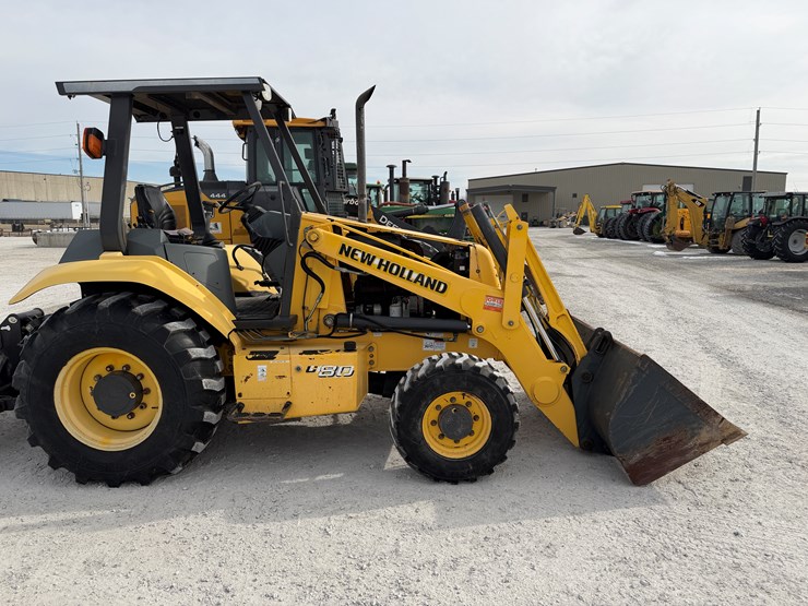 new-holland-u80-image-19