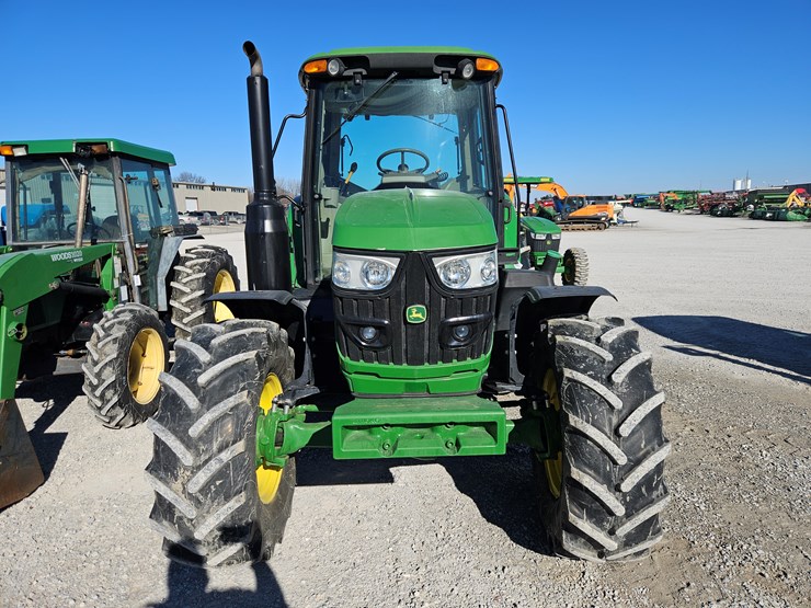 2019-john-deere-6120m-image-2