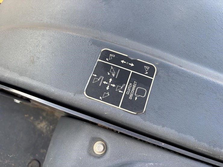 2020-deere-210l-image-38