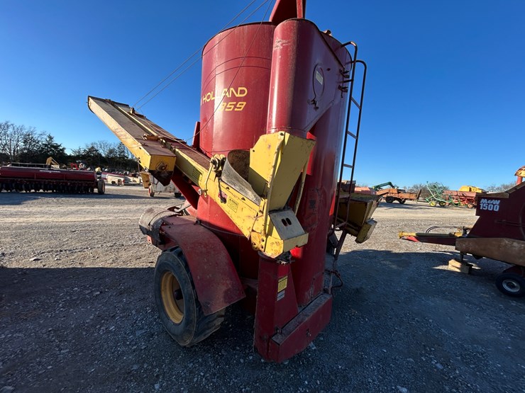 new-holland-359-image-6