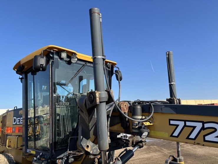 2008-deere-772d-image-28