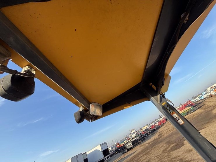 2020-deere-210l-image-44