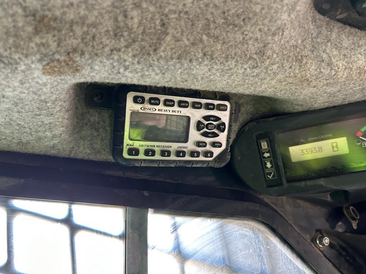 2015-deere-323e-image-21