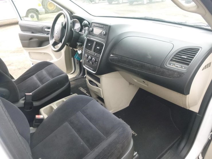 2014-dodge-grand-caravan-image-13