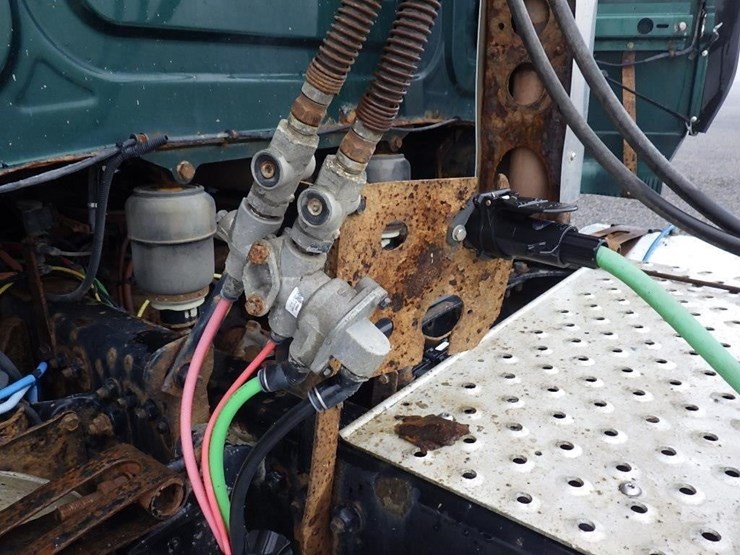 2018-western-star-5700xe-image-15