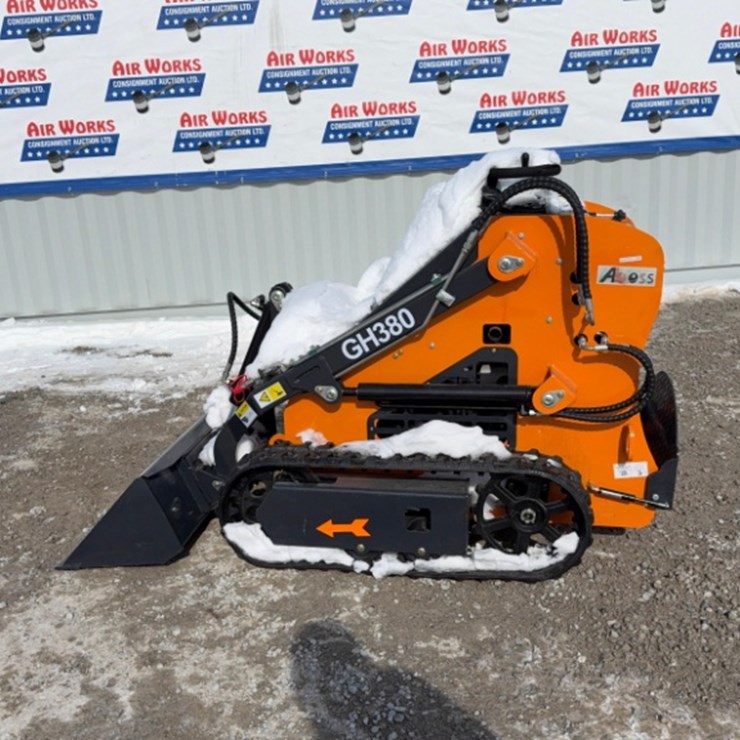 New Unused Aboss GH380 Mini Skid Loader, 15 Hp Gas Engine, Aux. Hyd, SN# 2507113932