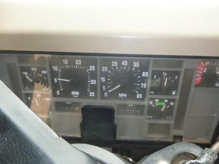 2002-international-2674-image-10