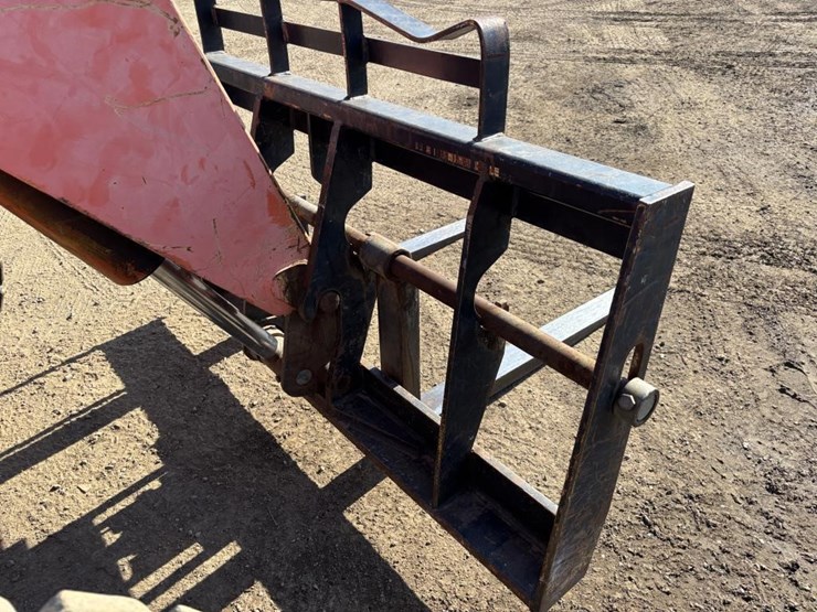 2005-jlg-8042-image-12