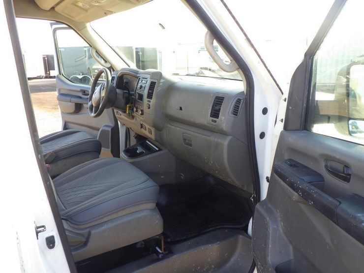 2014-nissan-nv2500hd-image-6