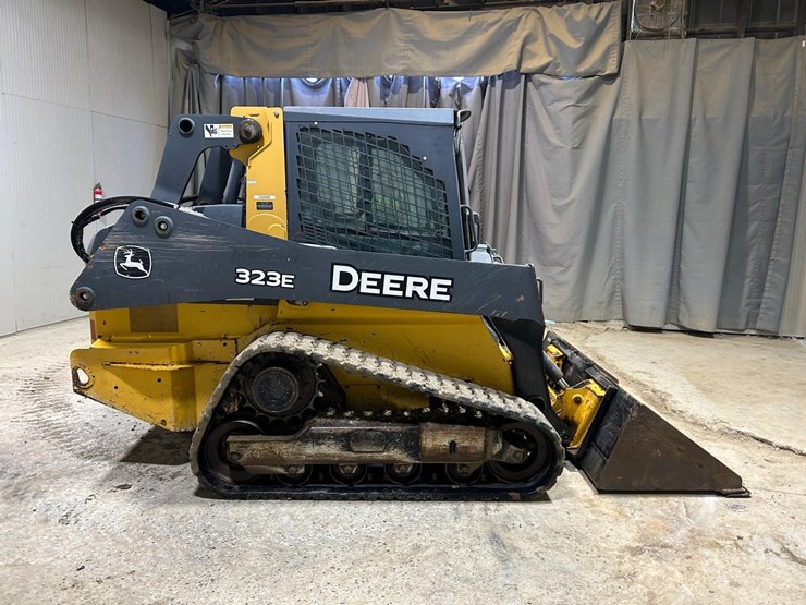 2015-deere-323e-image-5
