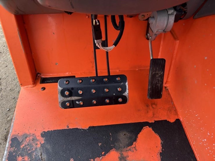 2015-jlg-g5-18a-image-31