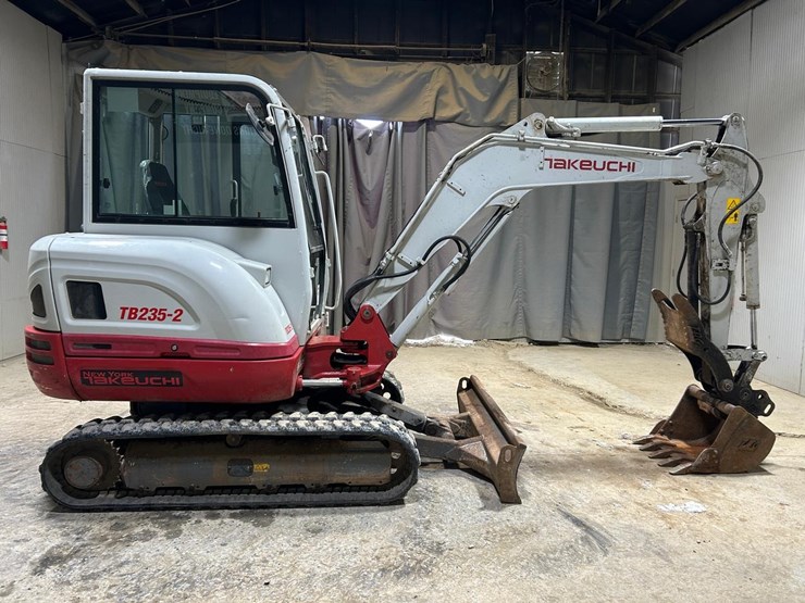 2018-takeuchi-tb235-2-image-4