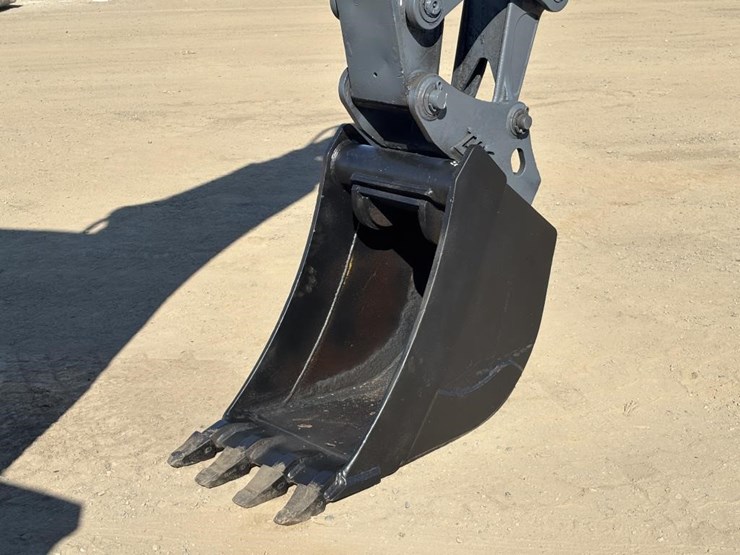 2010-deere-310j-image-13