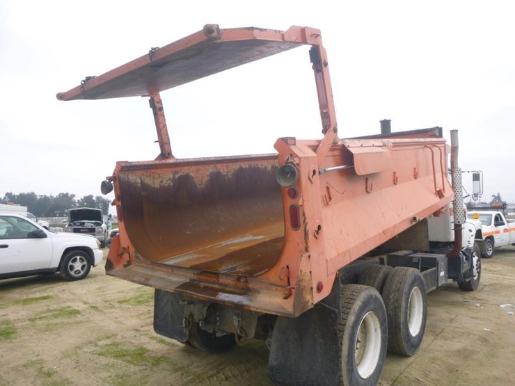 2002-international-2674-image-18