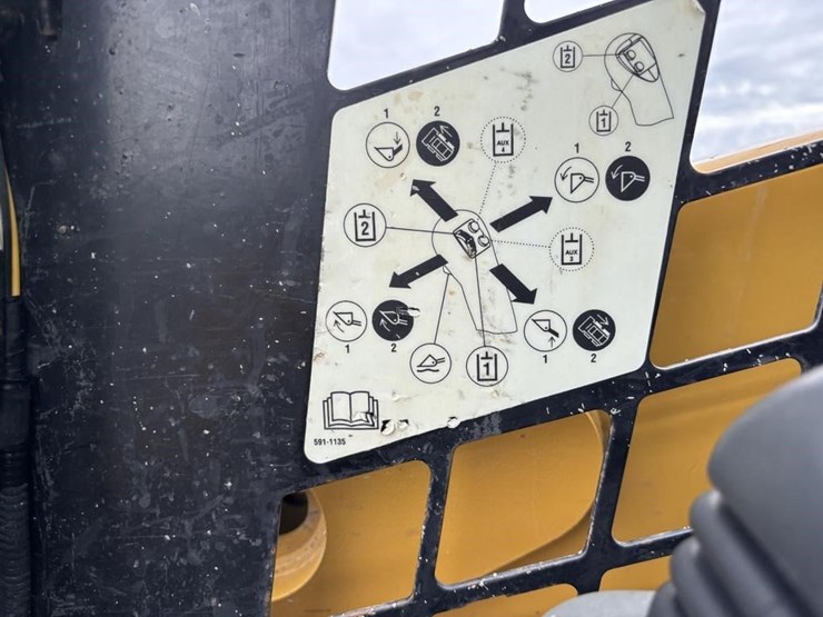 2021-caterpillar-259d3-image-25