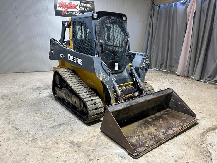 2015-deere-323e-image-6