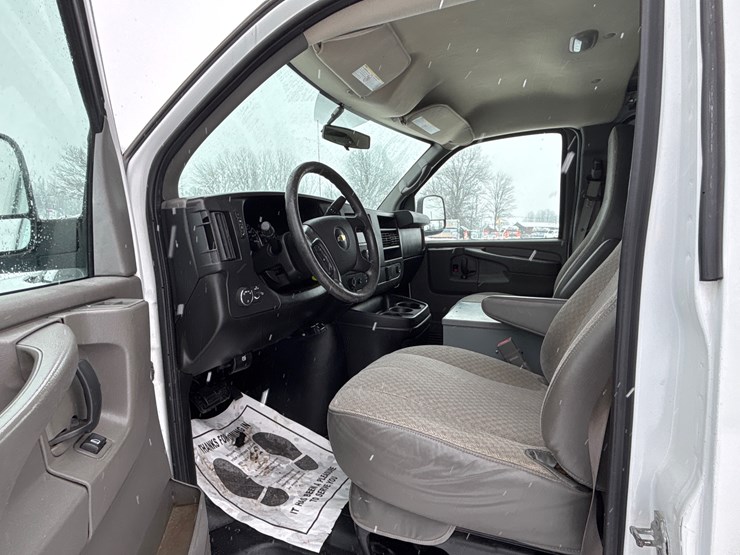 #1122-•-2015-chevrolet-express-van-image-15