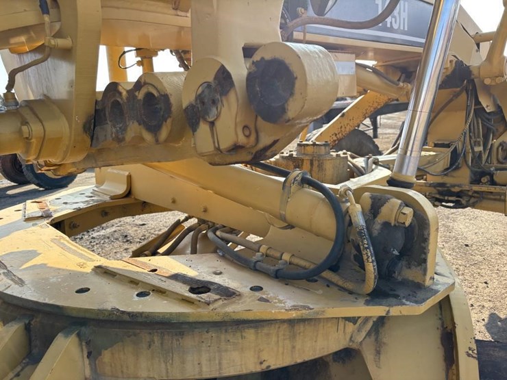 2005-caterpillar-143h-image-18