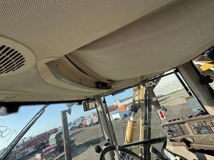 2005-john-deere-7220-image-38