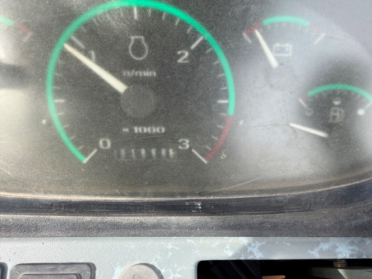 new-holland-u80-image-9