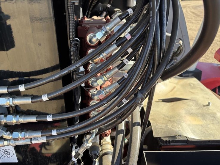 2022-takeuchi-tb240-image-45