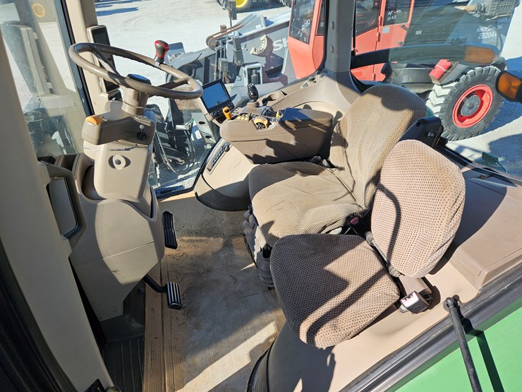 2014-john-deere-7210r-image-18