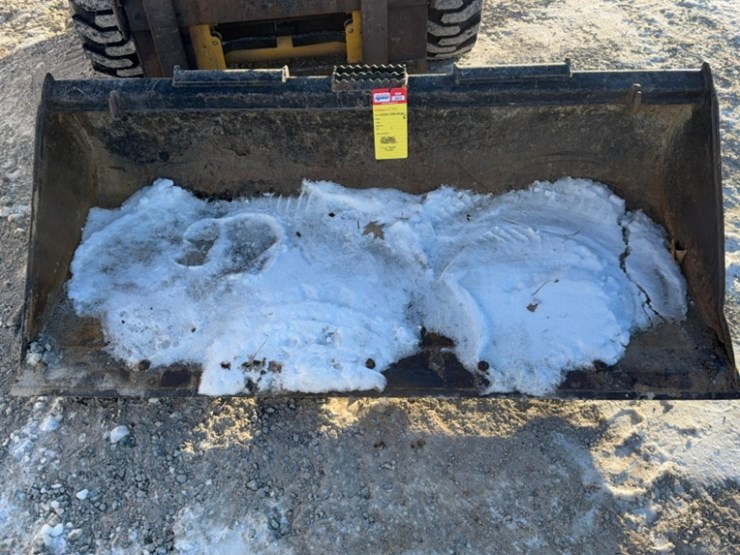 6'-skid-loader-bucket-image-1