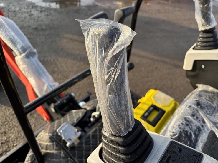 2025-tpm-18bs-hydraulic-excavator-image-21